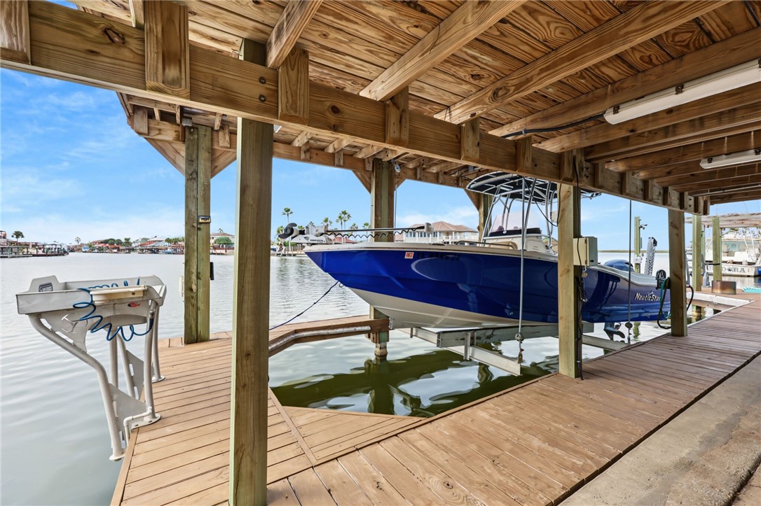 13769 Eaglesnest Bay Dr Property Photo 30
