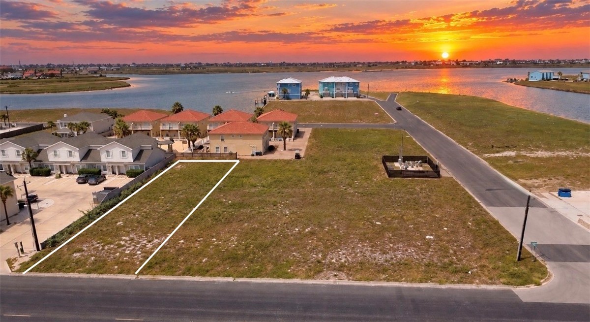 15009 Leeward Dr Property Photo 1