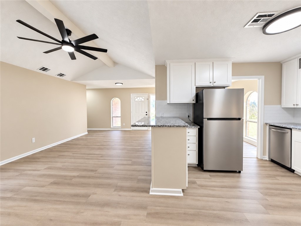 4702 Coventry Property Photo 3