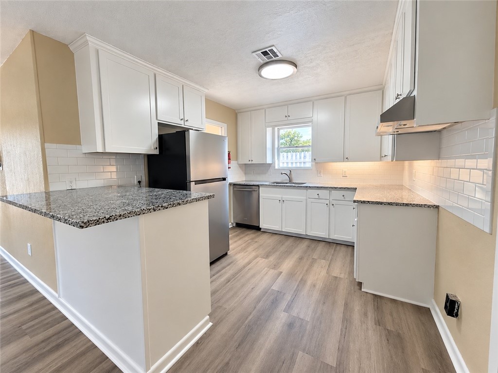 4702 Coventry Property Photo 4