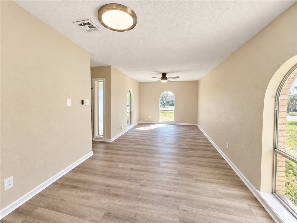 4702 Coventry Property Photo 6