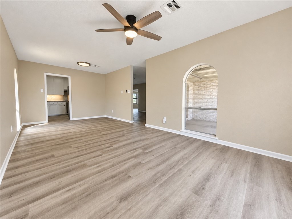 4702 Coventry Property Photo 7