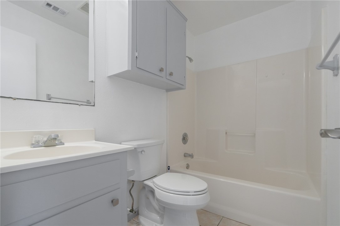 310 Easy St A Property Photo 10