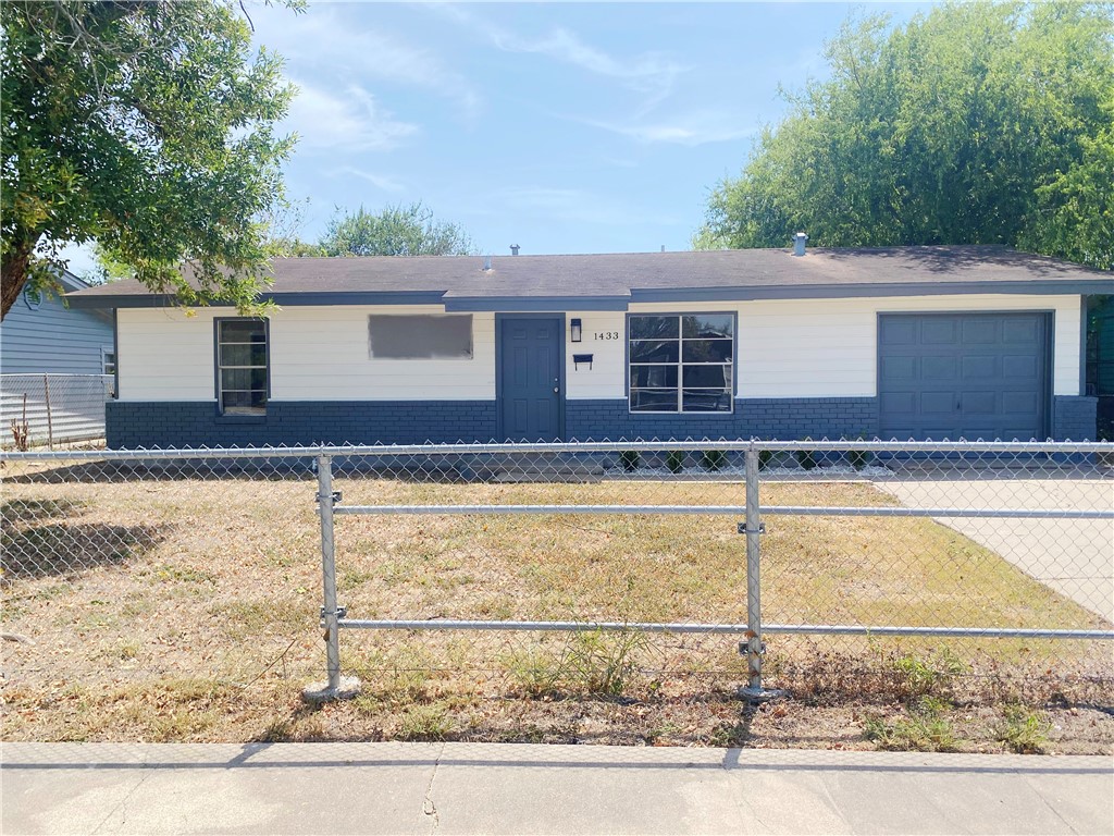 1433 Madrid Dr Property Photo 2