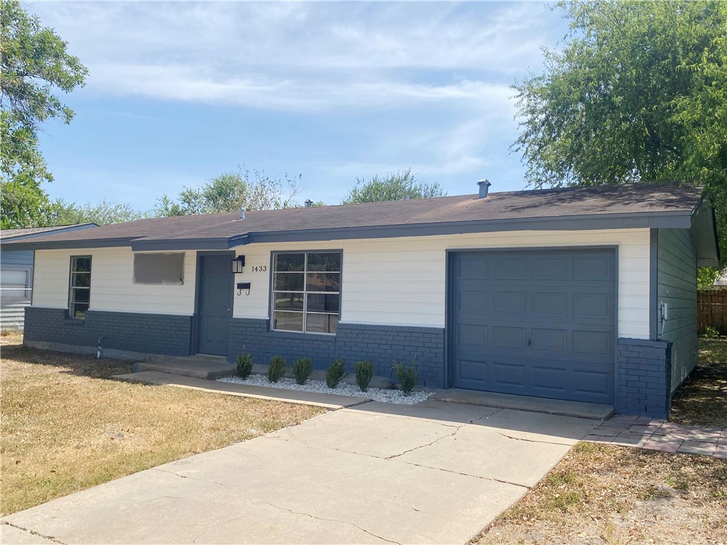 1433 Madrid Dr Property Photo 3