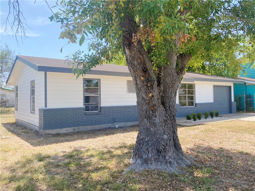 1433 Madrid Dr Property Photo 4