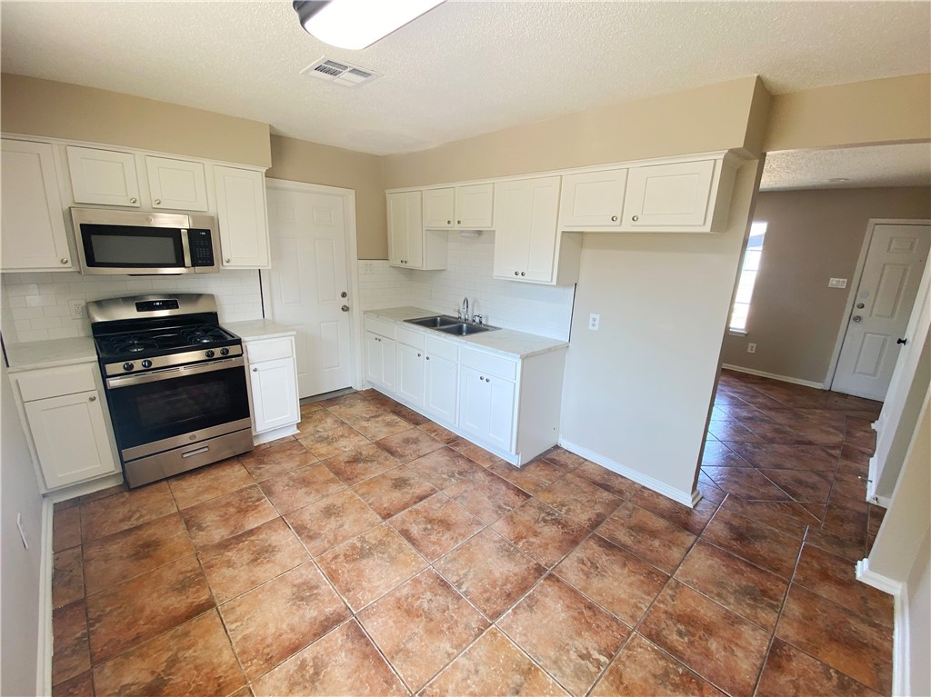 1433 Madrid Dr Property Photo 7