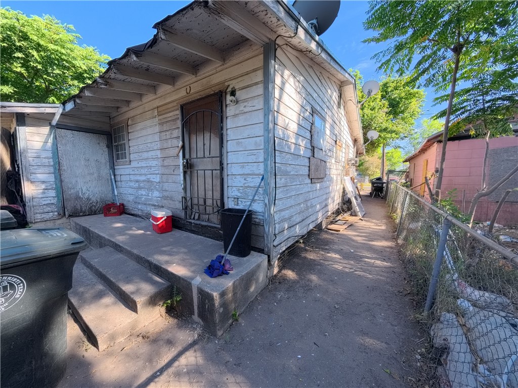 1720 Morris St Property Photo 8