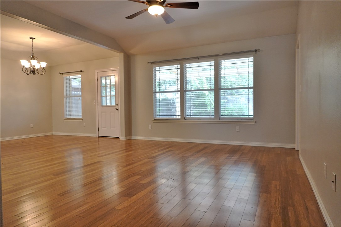 1120 La Mirada Property Photo 2