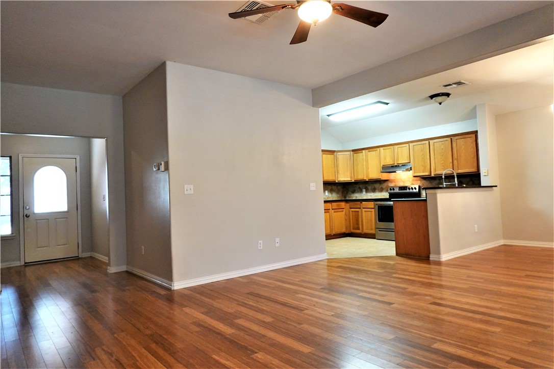 1120 La Mirada Property Photo 4