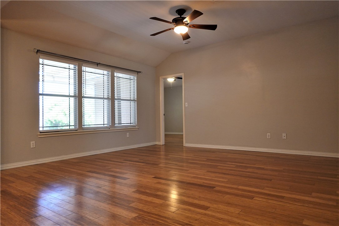 1120 La Mirada Property Photo 5
