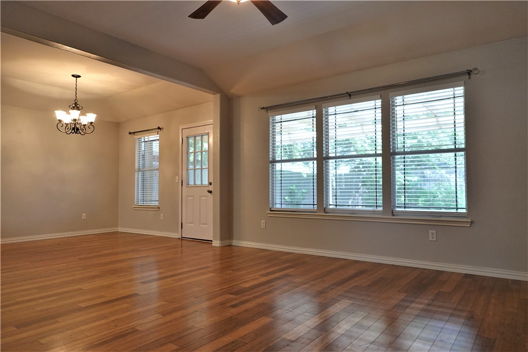 1120 La Mirada Property Photo 6