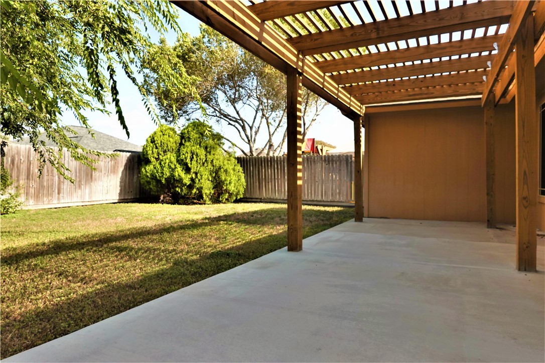1120 La Mirada Property Photo 9