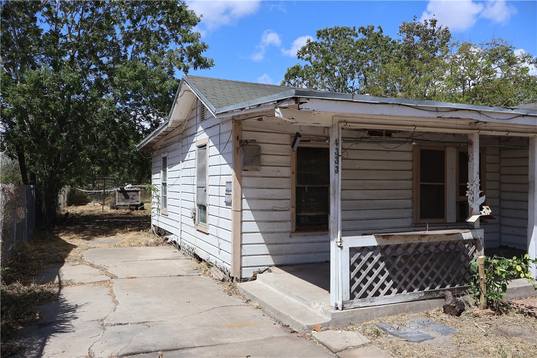 4333 Molina Dr Property Photo 4