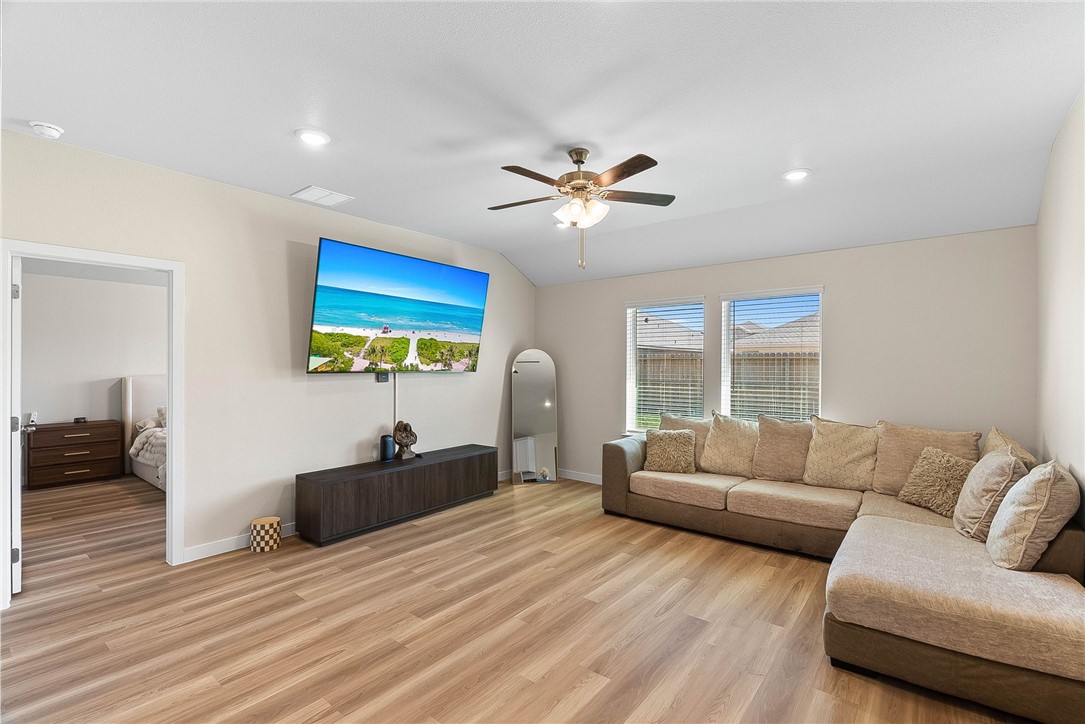 1308 Maverick St Property Photo 3