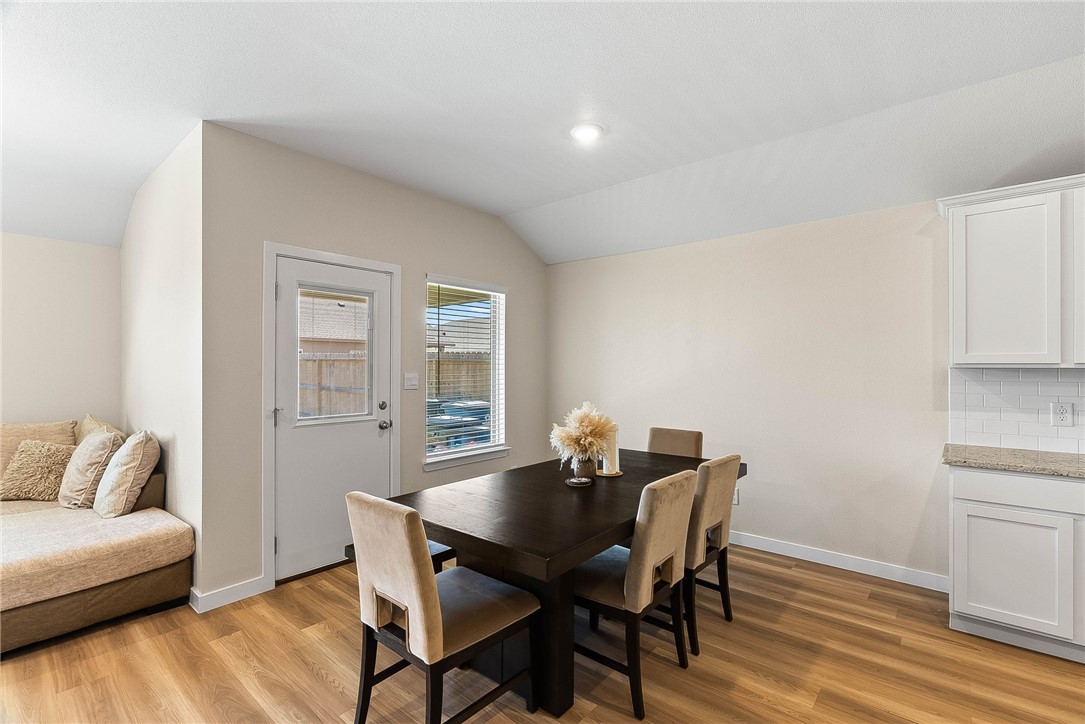 1308 Maverick St Property Photo 6