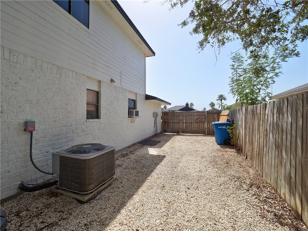 13938 Windjammer Dr Property Photo 40