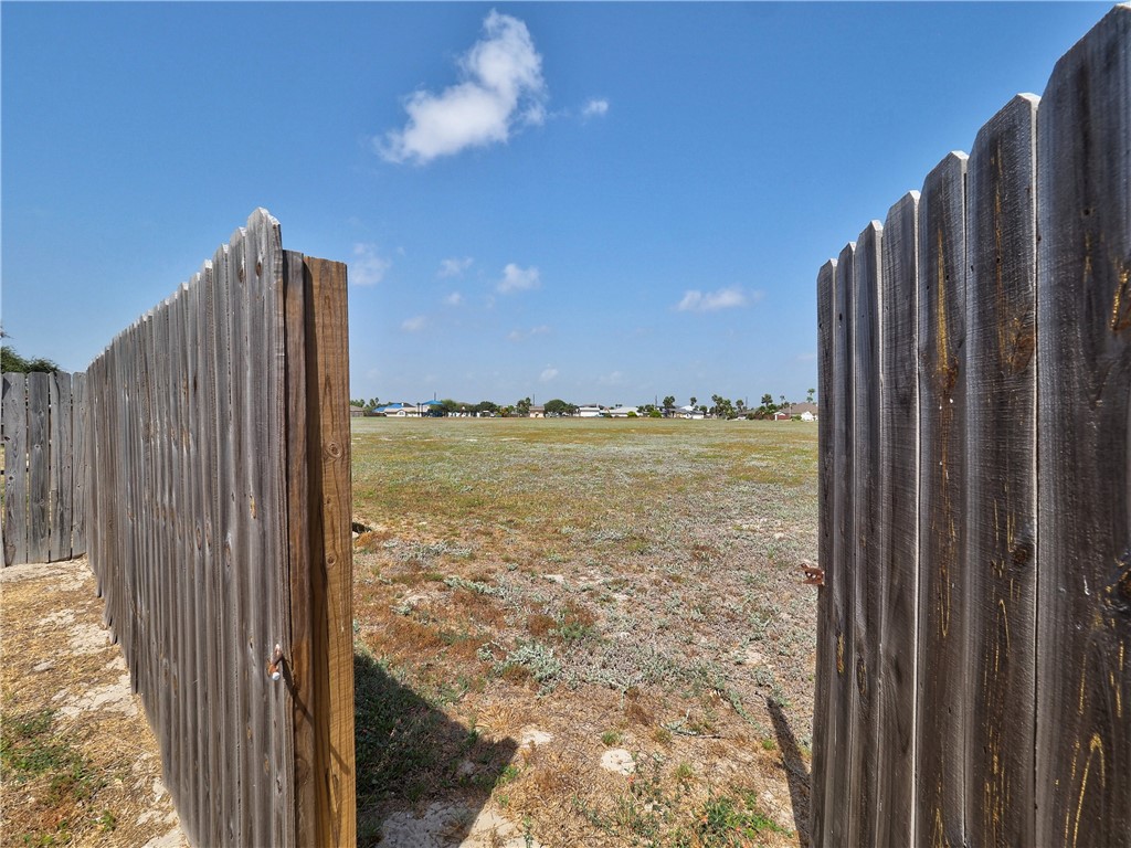 13938 Windjammer Dr Property Photo 41