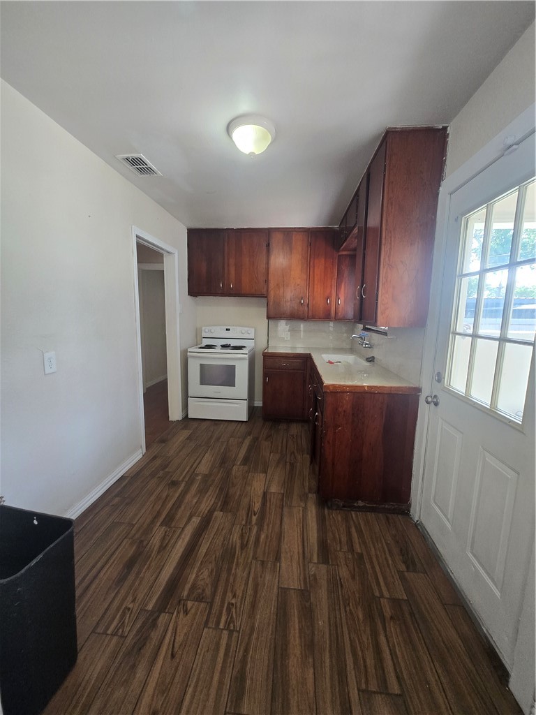 4417 Townsend St Property Photo 8