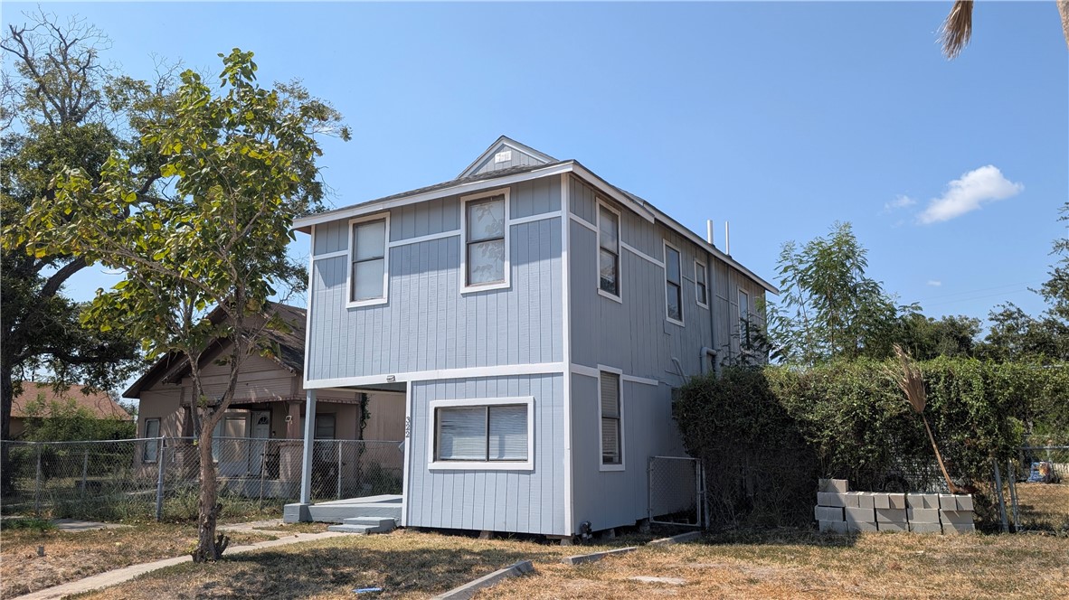 322 E Henrietta Ave Property Photo 2