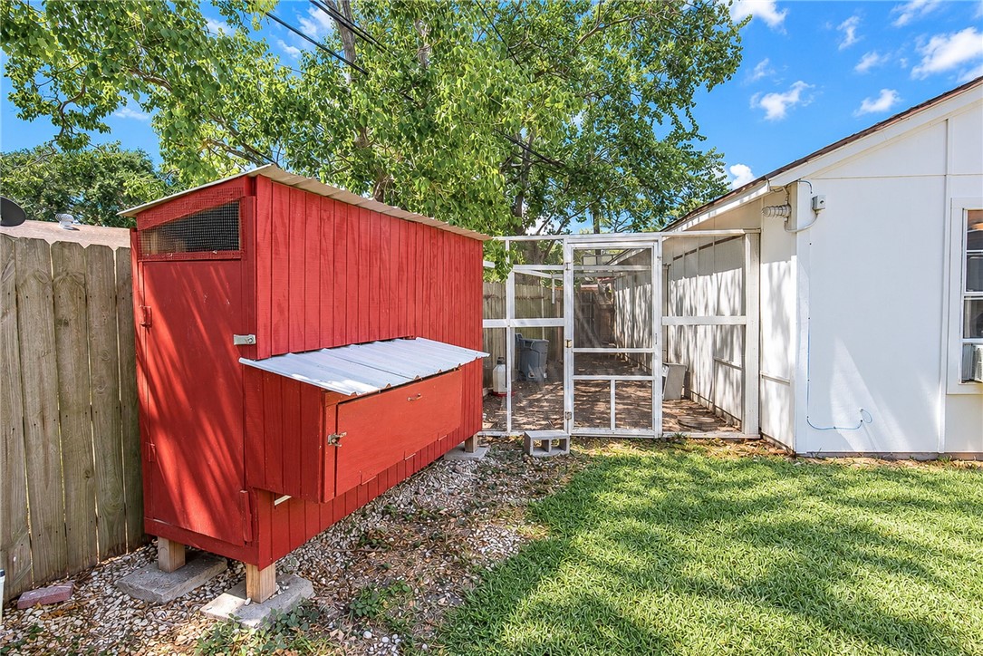 633 Moray Pl Property Photo 37