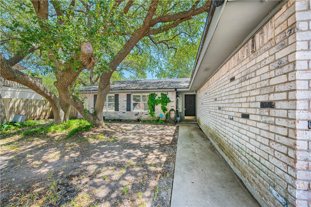 2130 Eastwind St Property Photo 4