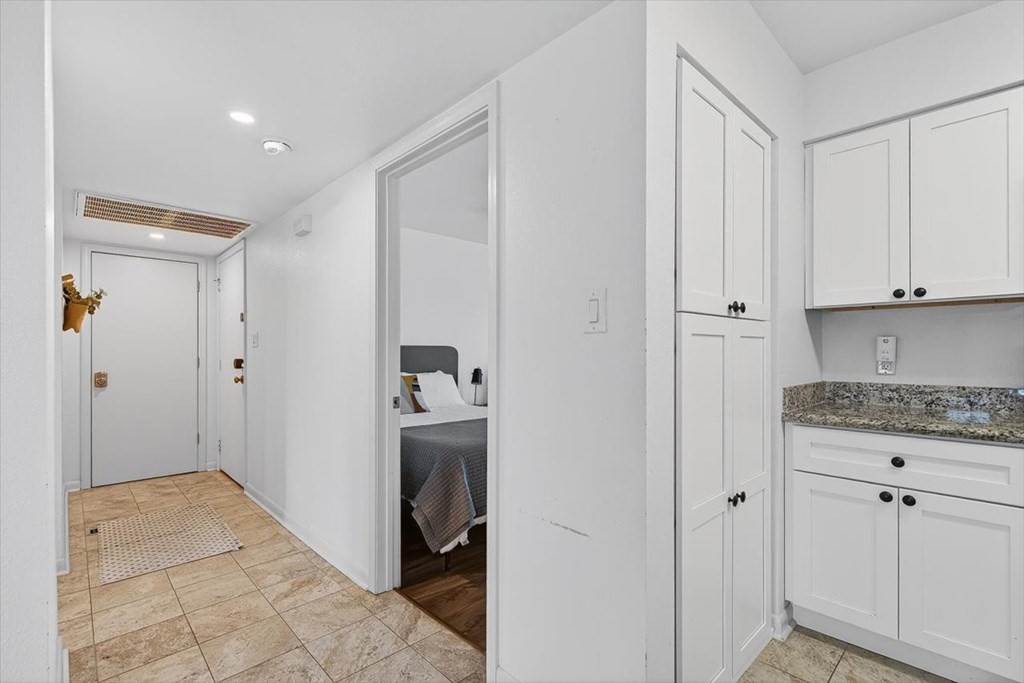 610 Lauderdale Dr 610 Property Photo 5