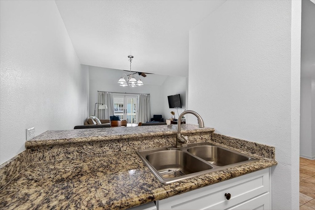 610 Lauderdale Dr 610 Property Photo 11