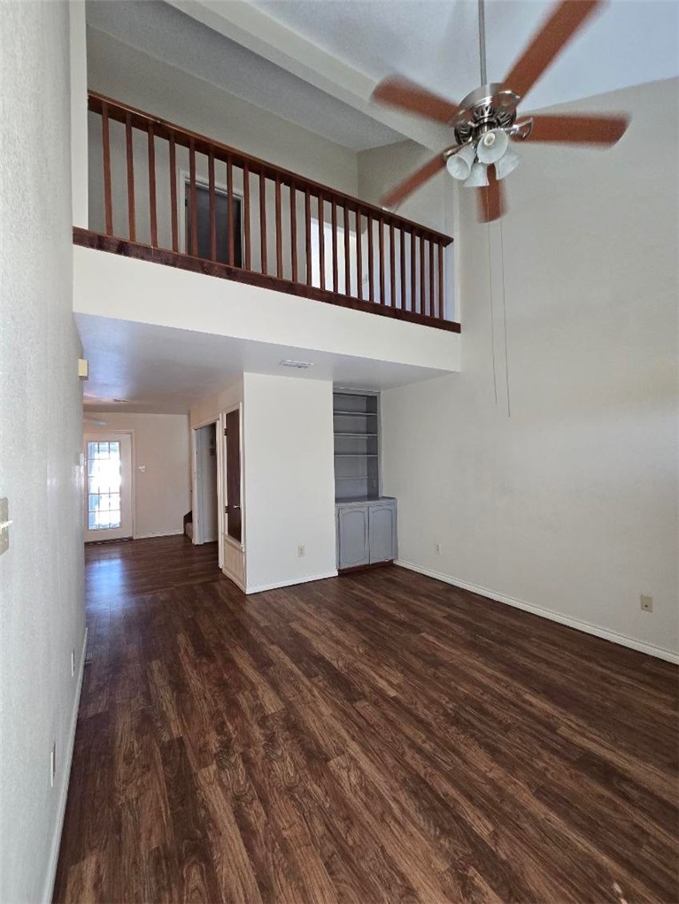 5166 Middlecoff Road B Property Photo 2