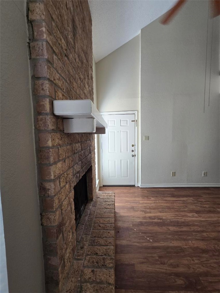 5166 Middlecoff Road B Property Photo 5