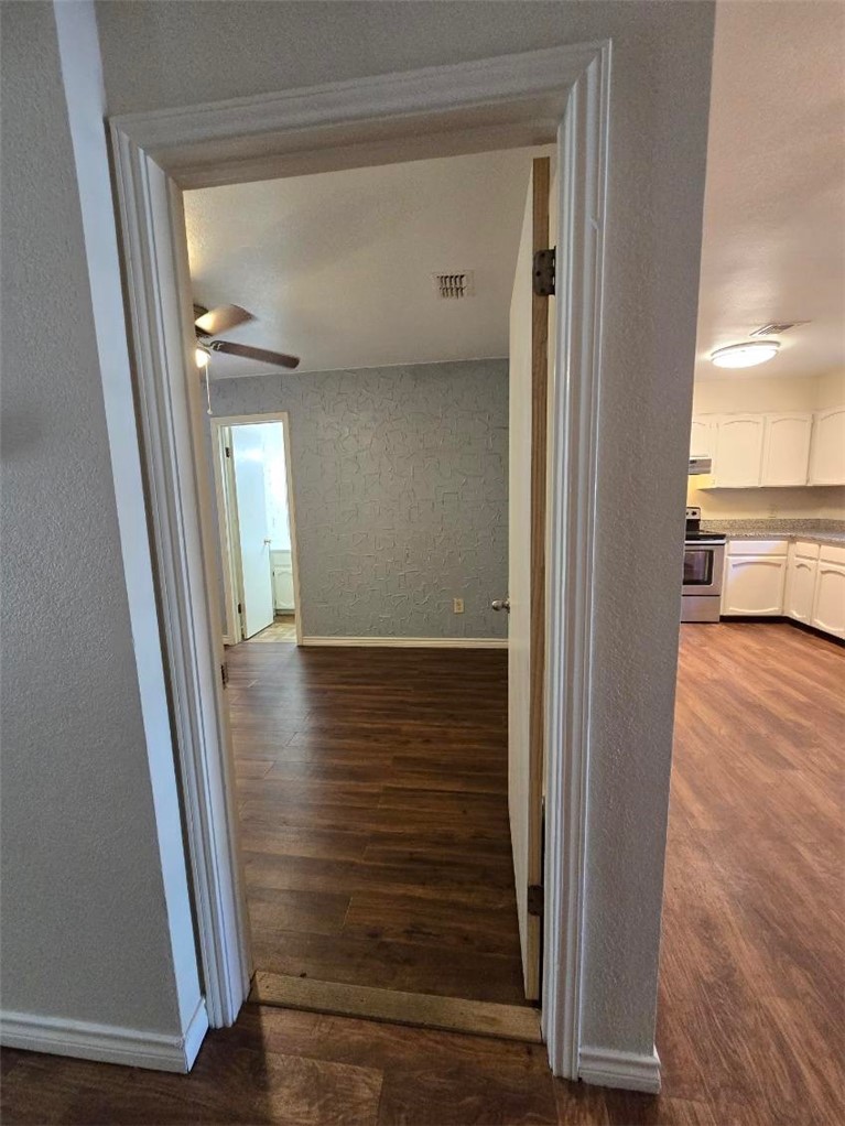 5166 Middlecoff Road B Property Photo 13