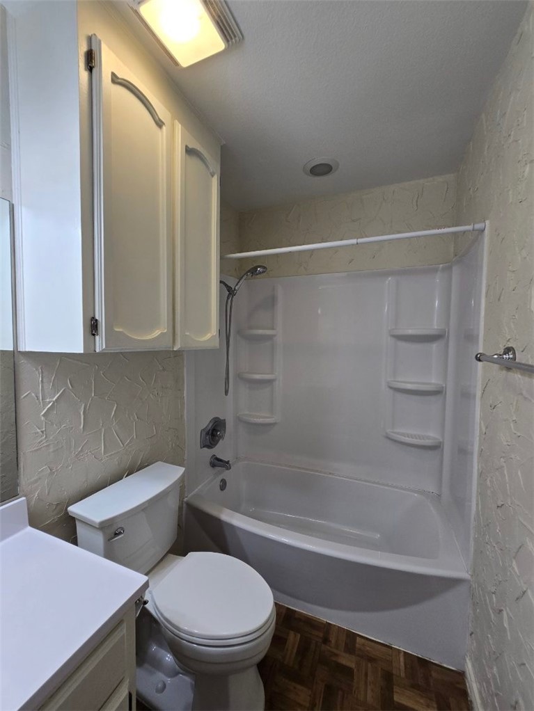 5166 Middlecoff Road B Property Photo 16