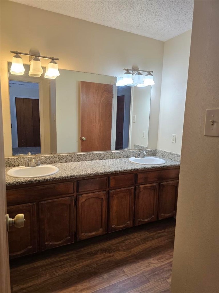 5166 Middlecoff Road B Property Photo 29