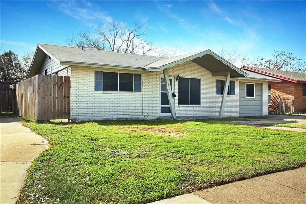 1821 Roslyn St Property Photo 1