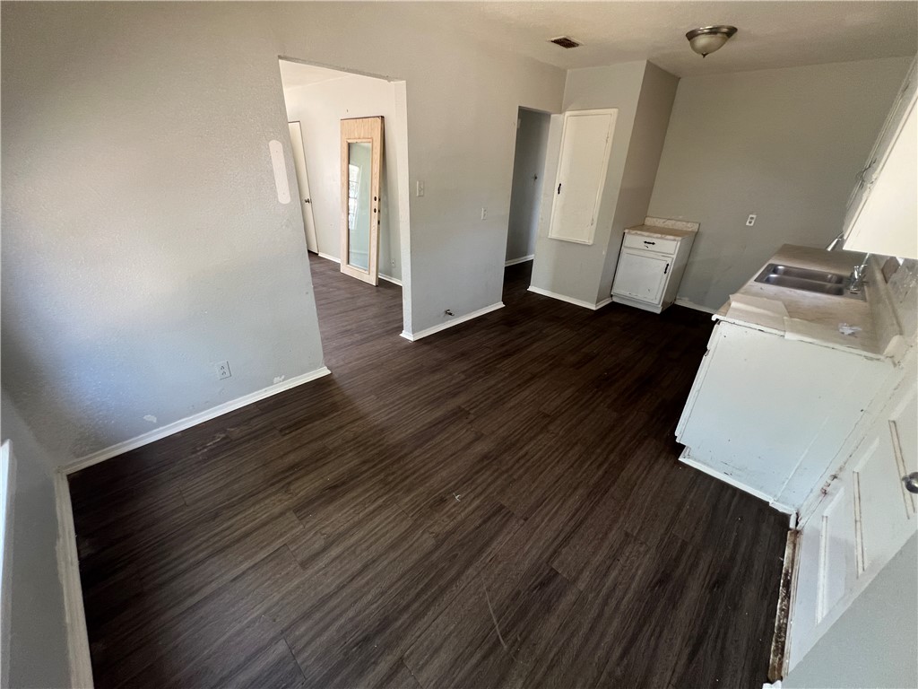 4913 Franklin Dr Property Photo 3