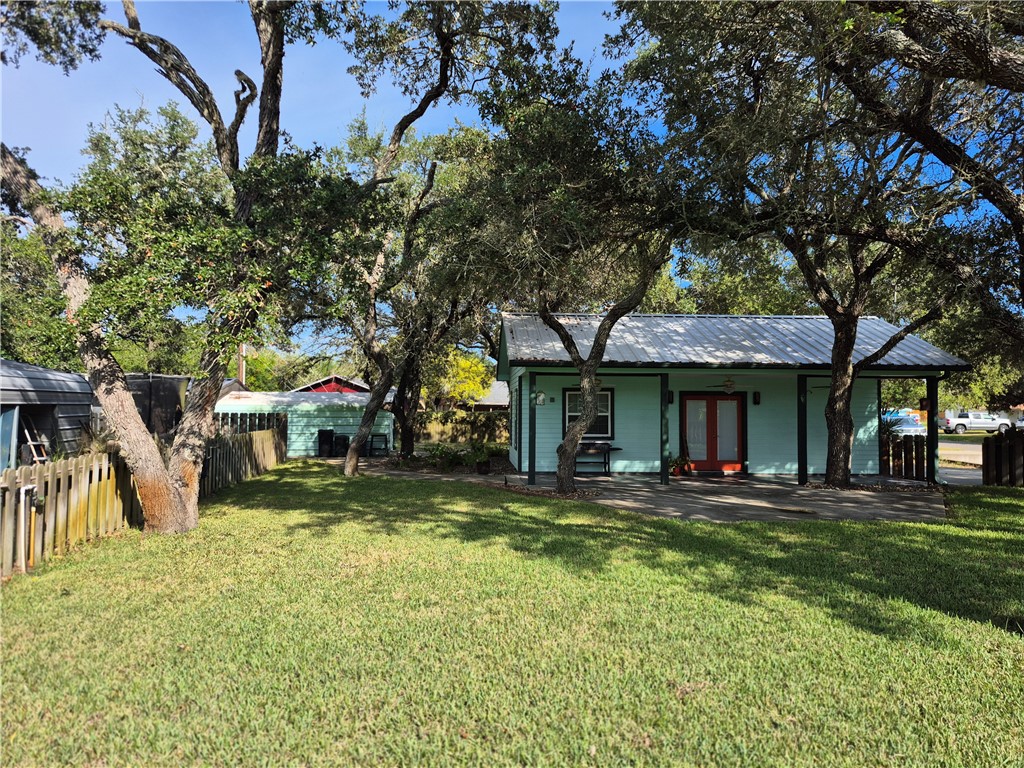 924 Ibis Dr Property Photo 3