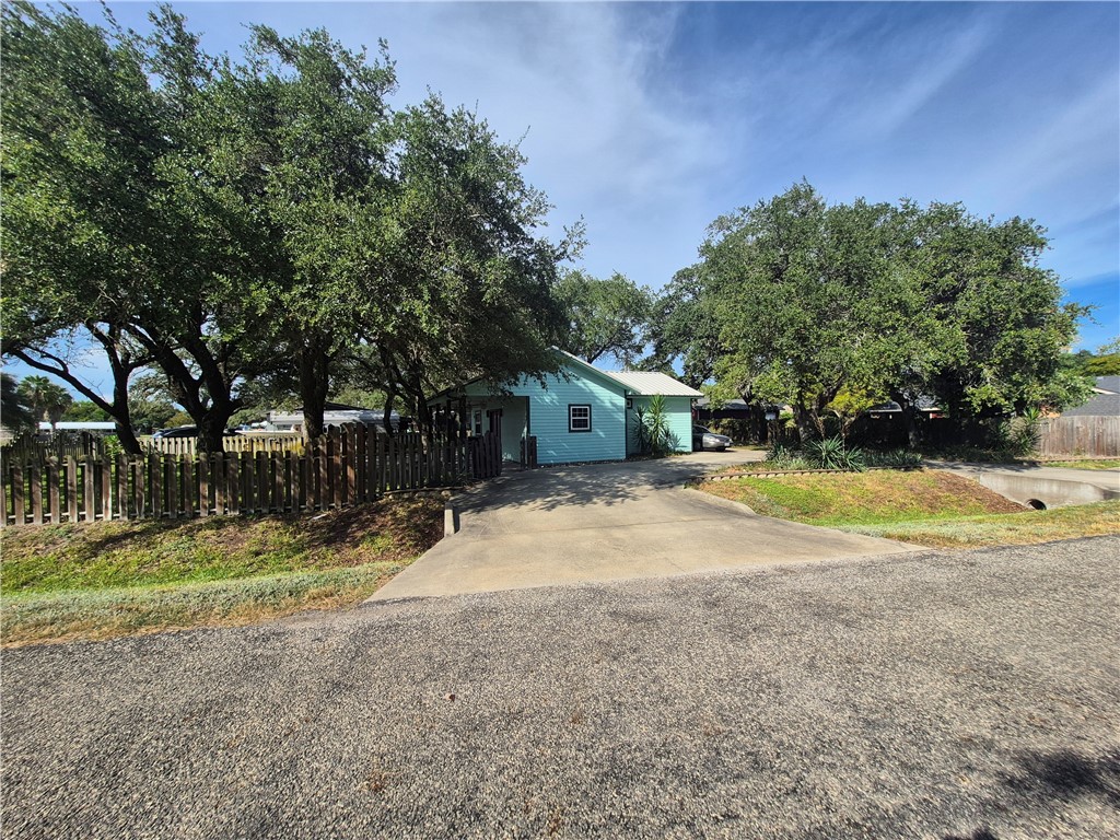924 Ibis Dr Property Photo 9