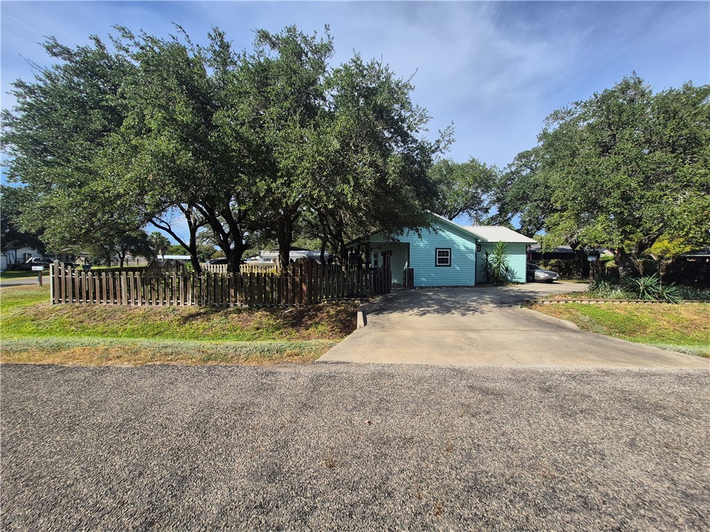 924 Ibis Dr Property Photo 12