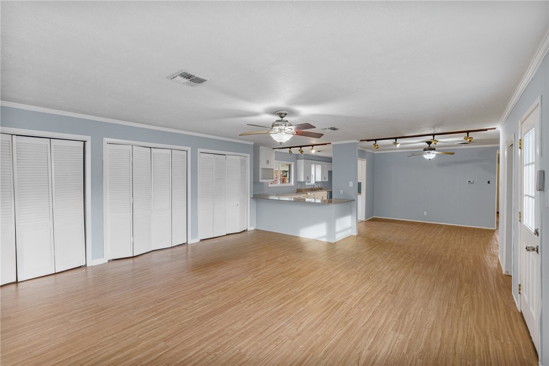 1061 Meadowbrook Dr Property Photo 4
