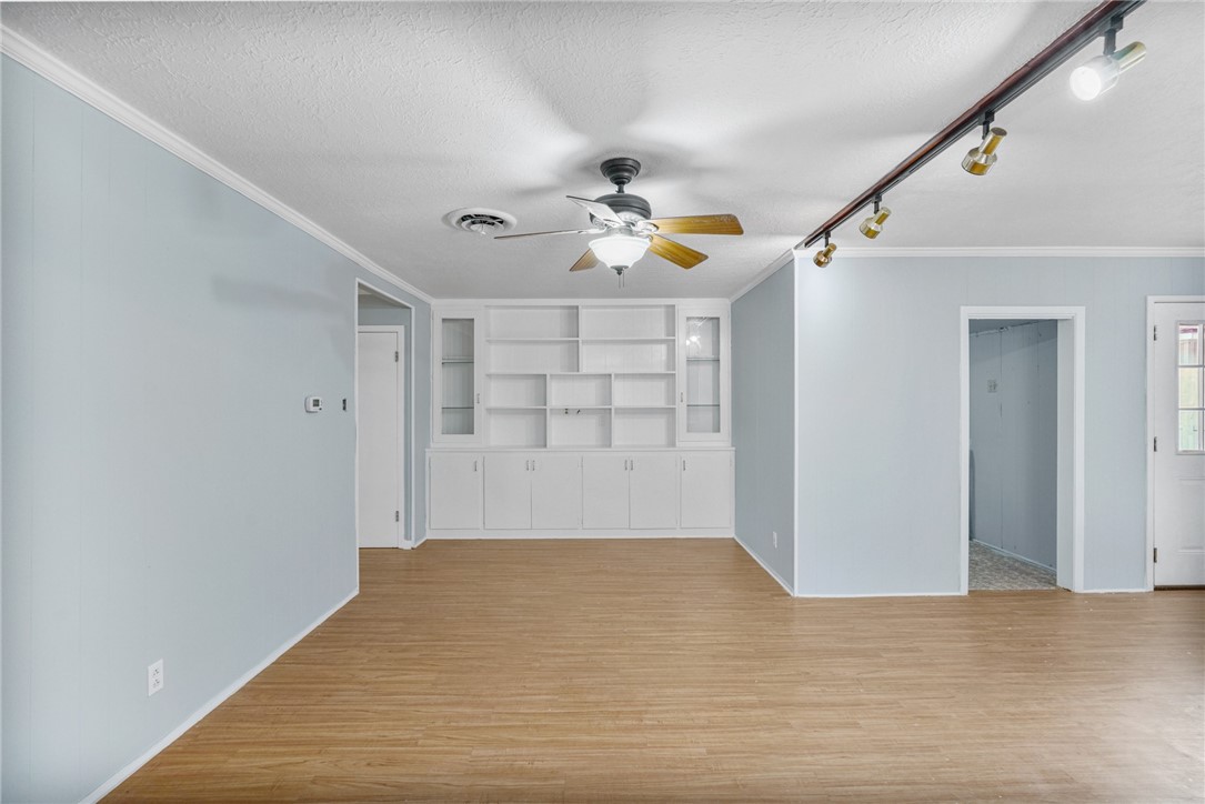 1061 Meadowbrook Dr Property Photo 6