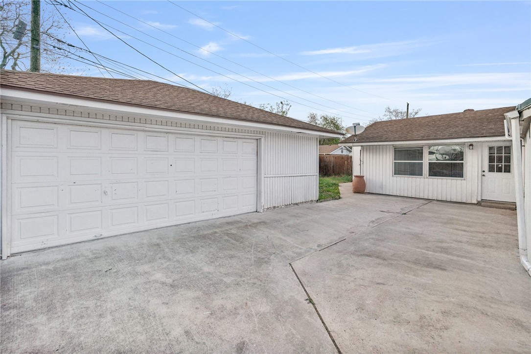 1061 Meadowbrook Dr Property Photo 28