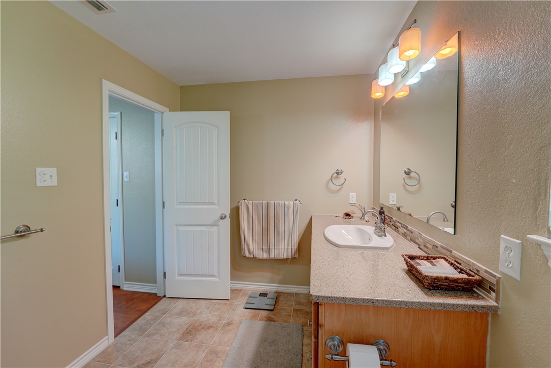 1023 S Fuqua St Property Photo 16