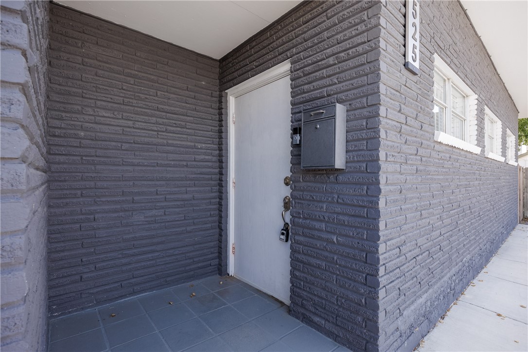 525 Clifford St Property Photo 1