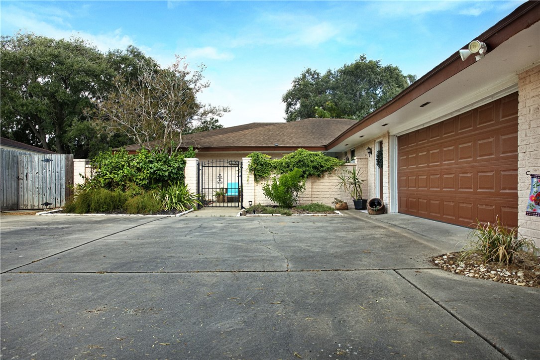 5405 Whitemarsh Dr Property Photo 2