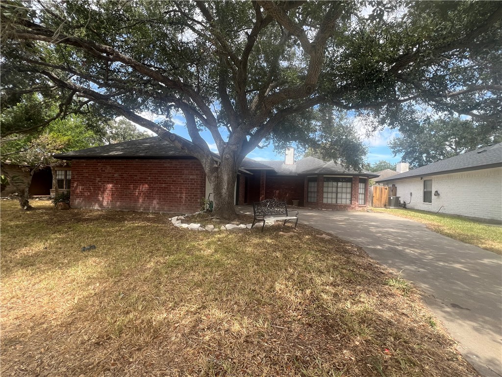 6118 Cumberland Cir Property Photo 1