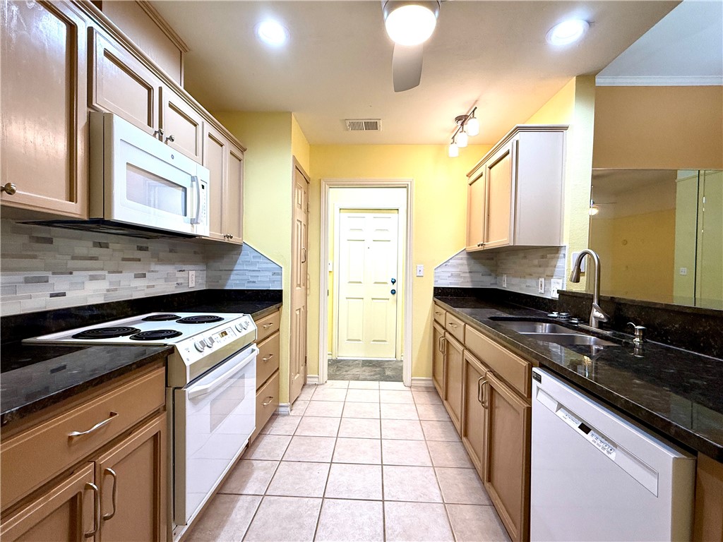 6653 Downing St 5 Property Photo 11