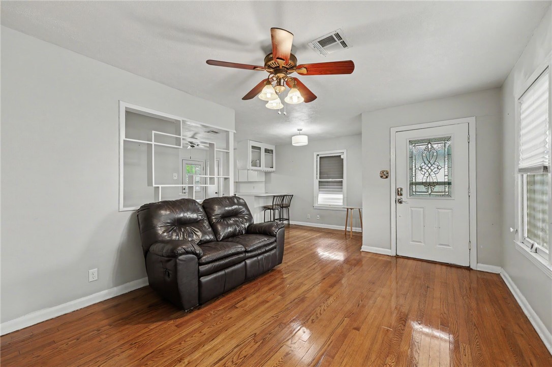 626 Pennington Dr Property Photo 4