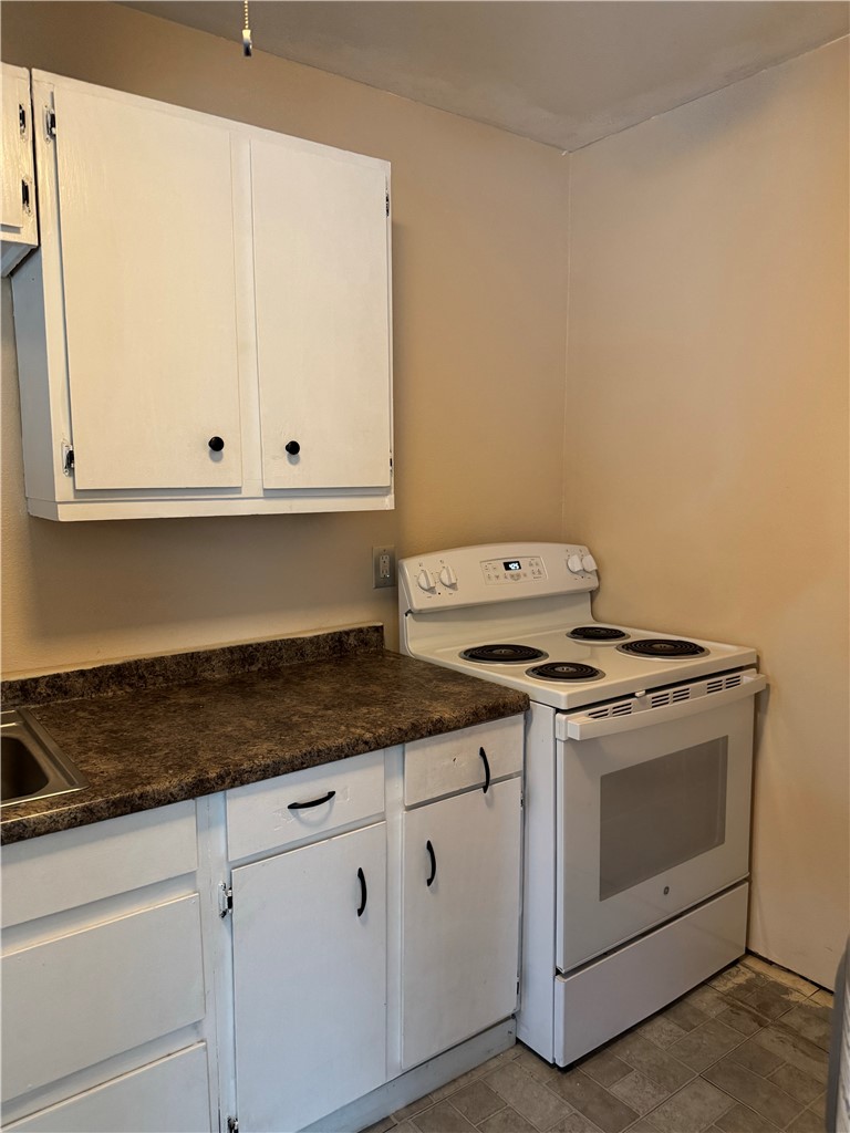 633 Robinson St 3 Property Photo 3