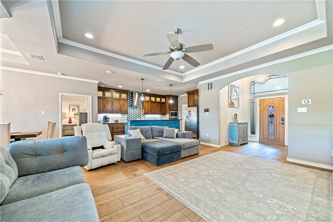2718 Yeager Dr Property Photo 6