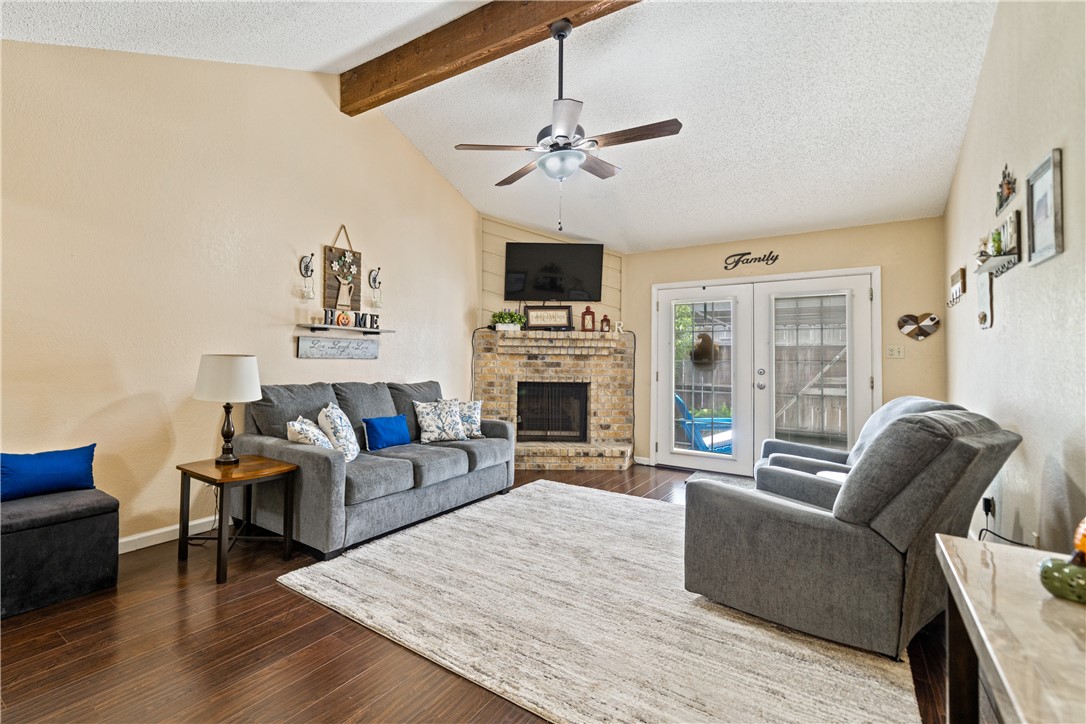 1818 Rodd Field I5 Property Photo 3